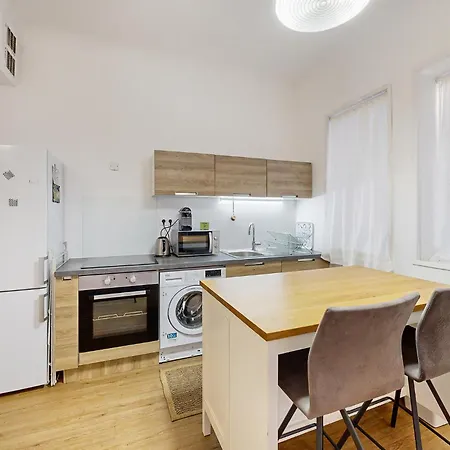 Apartment 1 Bedroom Stunning In